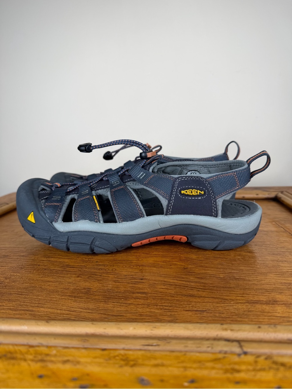 Keen Men’s Newport H2 Sandals Size 8.5 India Ink Rust Colorway